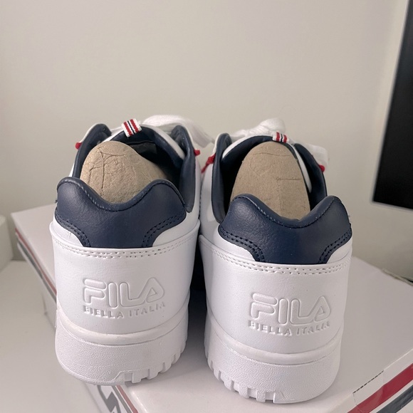 NEW! FILA Court Lux 2 sneakers. Sold out model! Women Size 10. - Picture 4 of 7